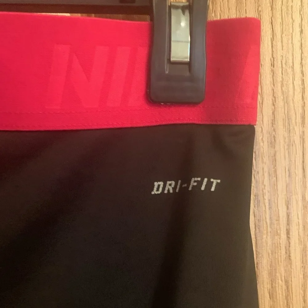 Women’s Nike leggings. Size medium.